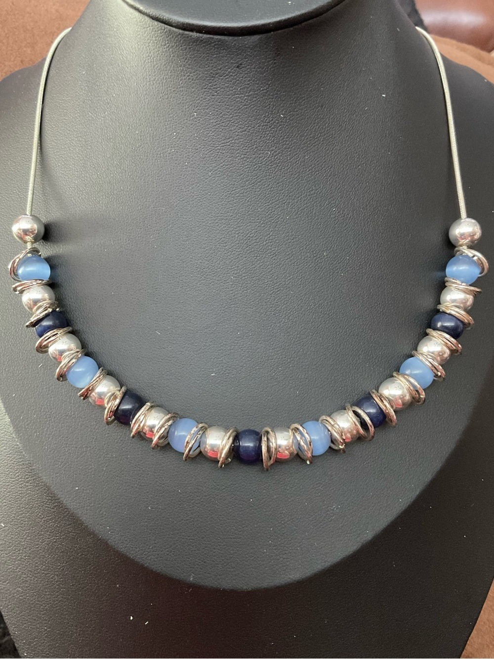 Blue Beaded Collar Necklace – Elegant Silver Accents 2531